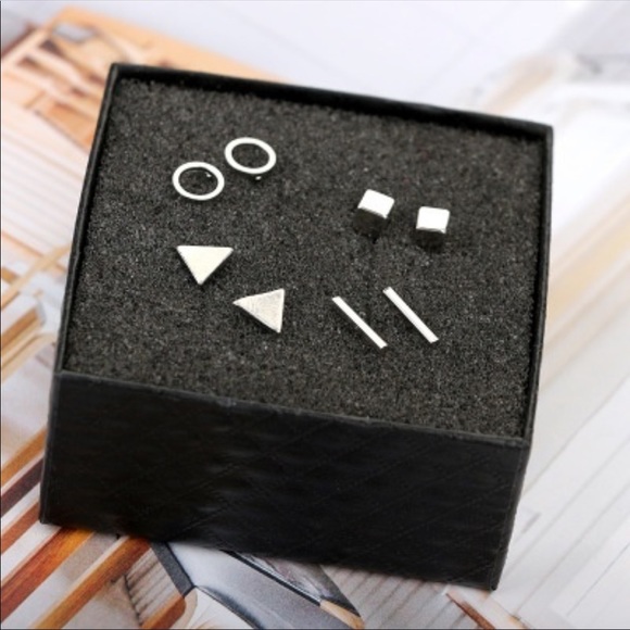 4 items pack Black earrings sale! - Picture 2 of 3